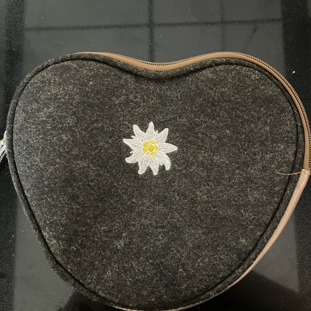 Lufthansa German Edelwiess Airline Amenity Kit